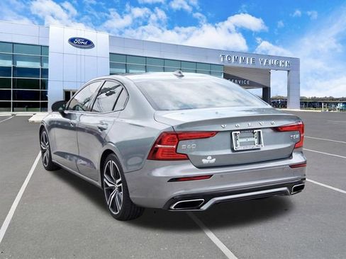 Used 2019 Volvo S60 T5 R-Design FWD image 2