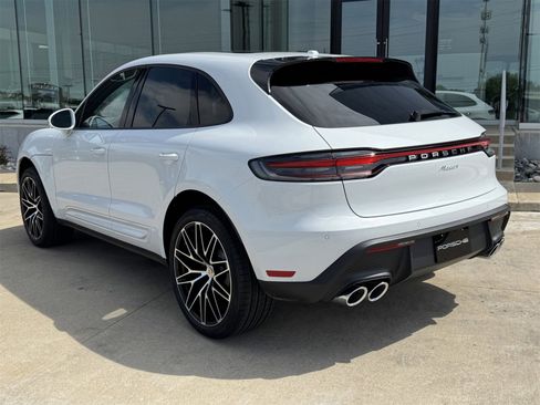 New 2026 Porsche Macan image 3