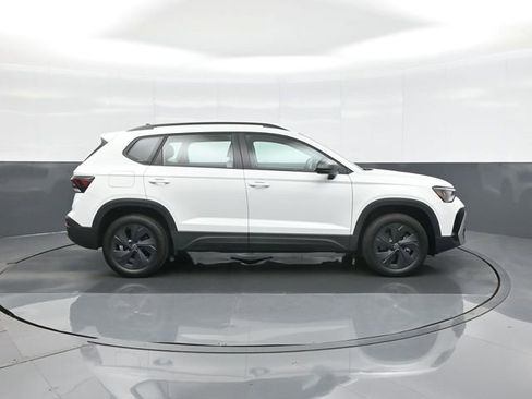 Used 2025 Volkswagen Taos S w/ Taos MDO Package FWD image 8