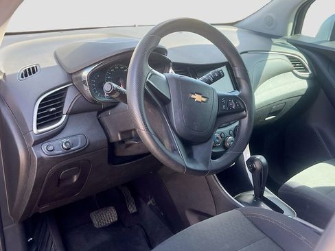 Used 2018 Chevrolet Trax LS FWD image 9