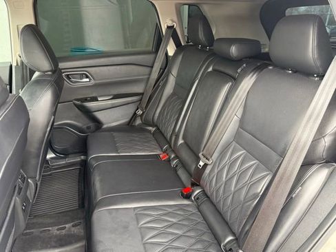 Certified 2024 Nissan Rogue Platinum image 17