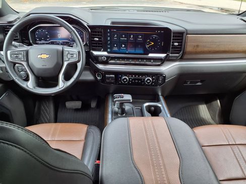 Certified 2024 Chevrolet Silverado 1500 High Country w/ Z71 Off-Road Package AWD/4WD image 9