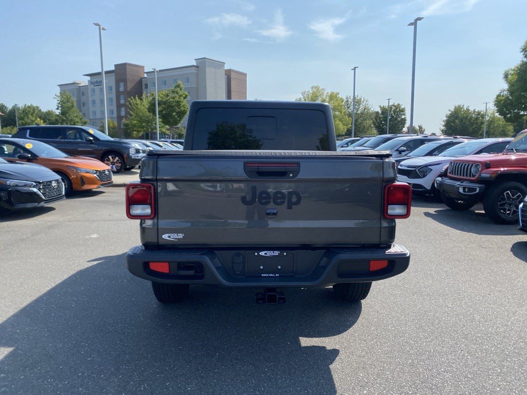 Used 2023 Jeep Gladiator Sport AWD/4WD image 6