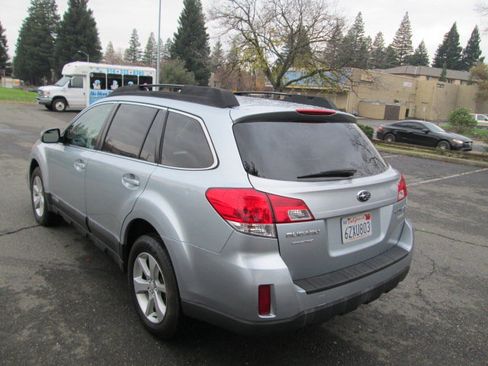 Used 2013 Subaru Outback 2.5i Premium AWD/4WD image 5