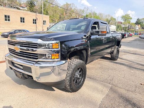 Used 2017 Chevrolet Silverado 2500 W/T w/ WT Convenience Package AWD/4WD image 3