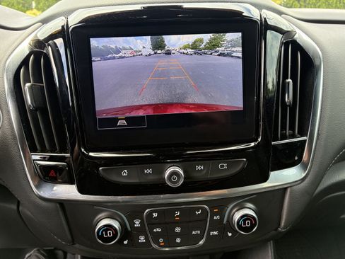 Used 2023 Chevrolet Traverse LT FWD image 34