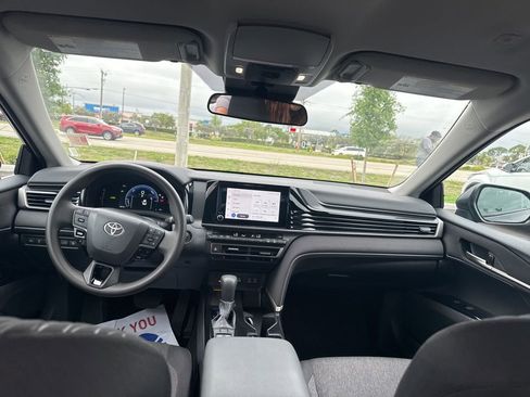 Used 2025 Toyota Camry LE image 10