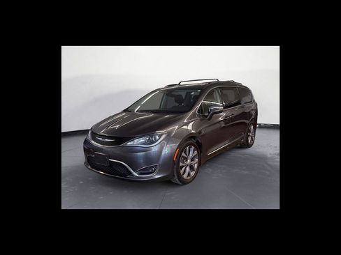 Used 2018 Chrysler Pacifica Limited w/ Tire & Wheel Group FWD image 2