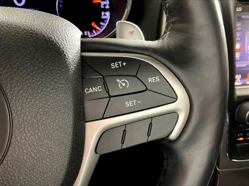 Used 2017 Jeep Grand Cherokee Altitude AWD/4WD image 13