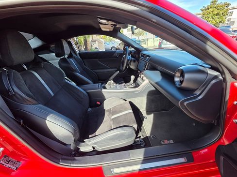 Used 2024 Toyota GR86 Premium image 16