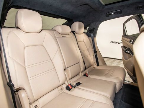 Used 2021 Porsche Cayenne Turbo AWD/4WD image 15