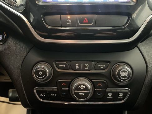 Used 2020 Jeep Cherokee Limited AWD/4WD image 11