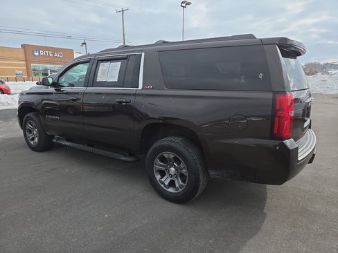 Used 2018 Chevrolet Suburban LT image 5