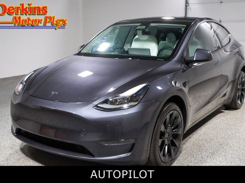 Used 2024 Tesla Model Y Long Range image 1