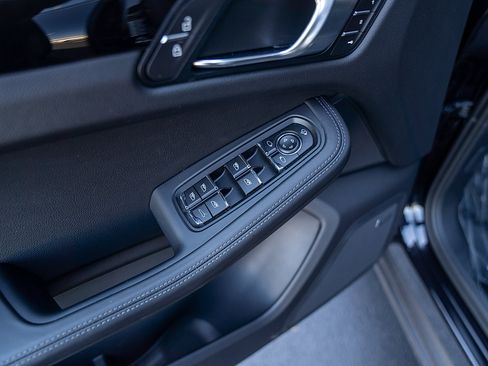 Used 2026 Porsche Macan Turbo AWD/4WD image 19