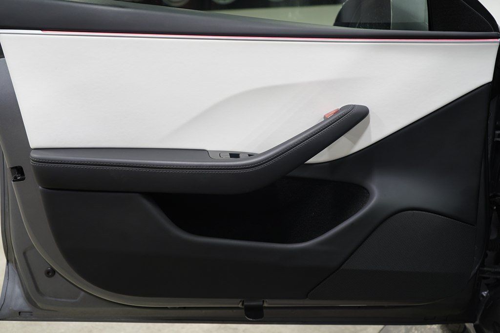 Used 2025 Tesla Model 3 Long Range RWD image 9