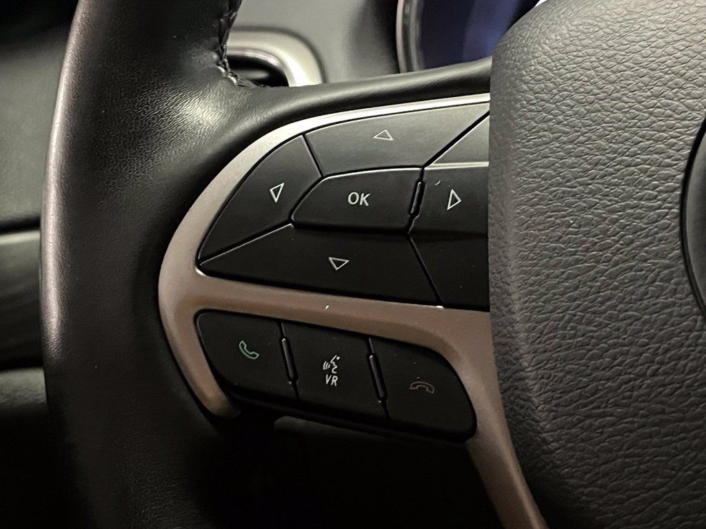 Used 2021 Jeep Grand Cherokee Laredo X AWD/4WD image 24
