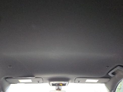 Used 2023 Chevrolet Traverse LT FWD image 44