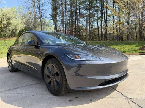 Used 2025 Tesla Model 3 Long Range RWD image 9
