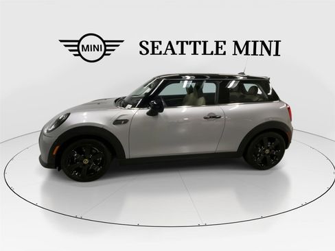 Certified 2024 MINI Cooper SE image 6