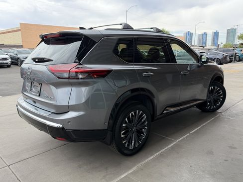 Used 2025 Nissan Rogue Platinum w/ Platinum Premium Package FWD image 4
