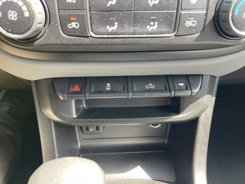 Used 2022 Chevrolet Colorado W/T RWD image 18