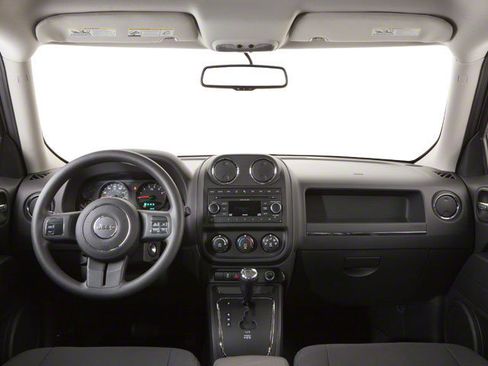 Used 2010 Jeep Patriot Latitude FWD image 10