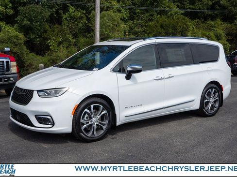 New 2026 Chrysler Pacifica Pinnacle image 2