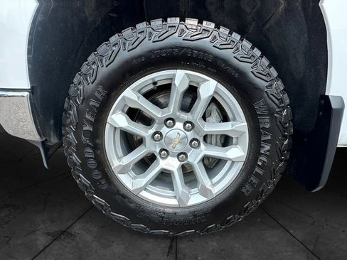 Used 2024 Chevrolet Silverado 1500 LT w/ Z71 Off-Road Package AWD/4WD image 14