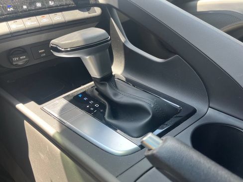 Used 2025 Hyundai Elantra Sport FWD image 18