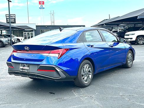 Used 2024 Hyundai Elantra SEL FWD image 8