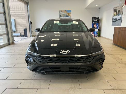 New 2026 Hyundai Elantra Limited FWD image 3