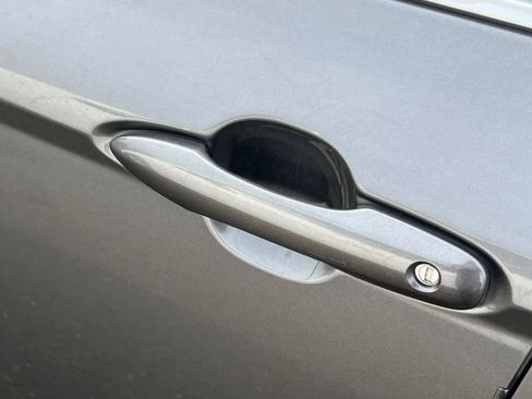 Used 2019 Toyota Camry SE image 19