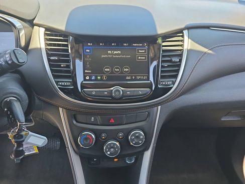 Used 2021 Chevrolet Trax LT AWD/4WD image 22