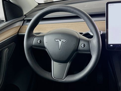 Used 2024 Tesla Model Y Long Range image 17