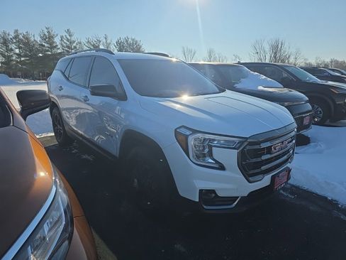 Used 2023 GMC Terrain AT4 image 3
