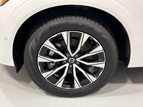 Certified 2025 Volvo XC60 B5 Plus image 29