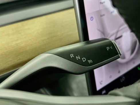 Used 2022 Tesla Model Y Long Range AWD/4WD image 23
