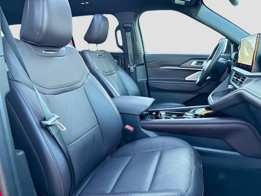 Used 2025 Ford Explorer Platinum AWD/4WD image 30