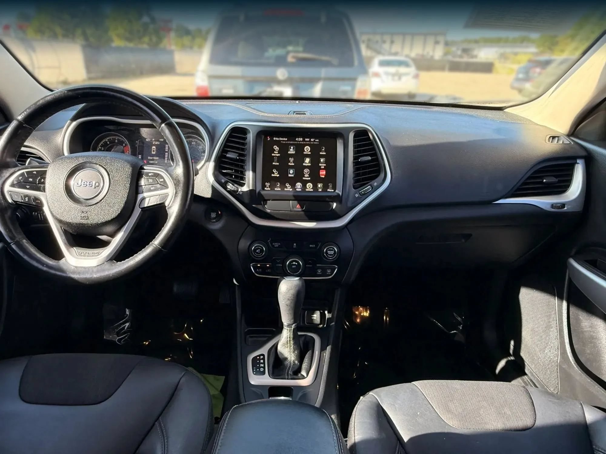 Used 2018 Jeep Cherokee Latitude Plus FWD image 3