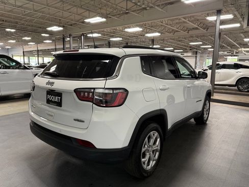 Used 2024 Jeep Compass Latitude w/ Convenience Group AWD/4WD image 4