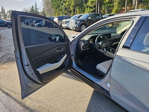 Used 2025 Honda Accord Touring image 18
