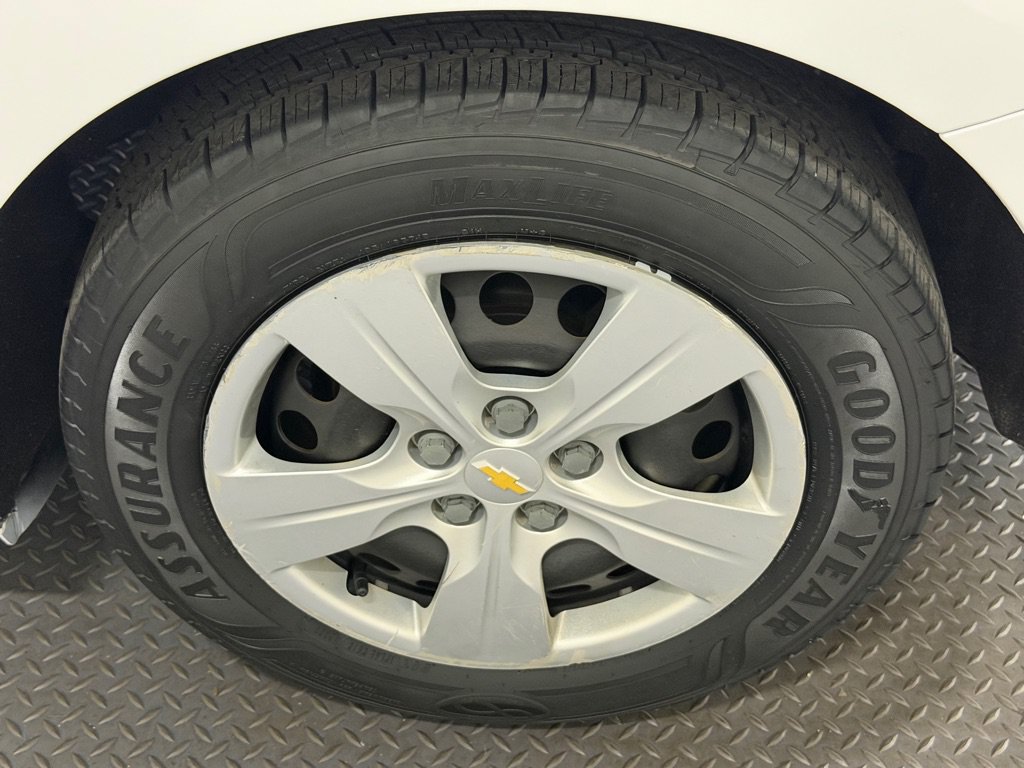 Used 2017 Chevrolet Cruze LS FWD image 19