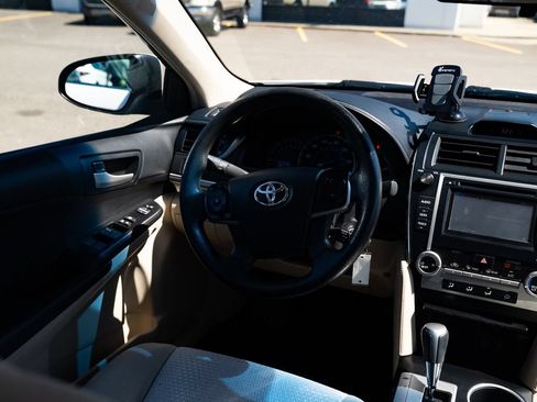 Used 2012 Toyota Camry LE FWD image 8