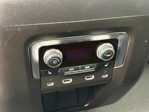 Used 2024 GMC Yukon Denali w/ Advanced Technology Package AWD/4WD image 12
