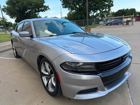 Used 2016 Dodge Charger R/T RWD image 4