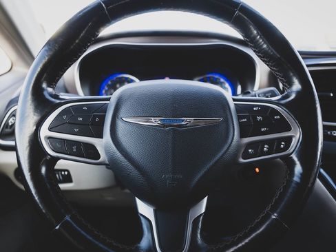 Used 2019 Chrysler Pacifica Touring-L Plus w/ Advanced Safetytec Group image 14