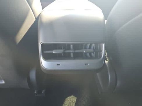 Used 2021 Tesla Model 3 Standard Range Plus image 17