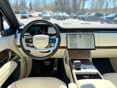 Used 2025 Land Rover Range Rover Long Wheelbase SE image 25
