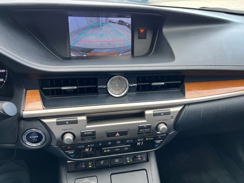 Used 2013 Lexus ES 300h w/ Luxury Pkg image 21